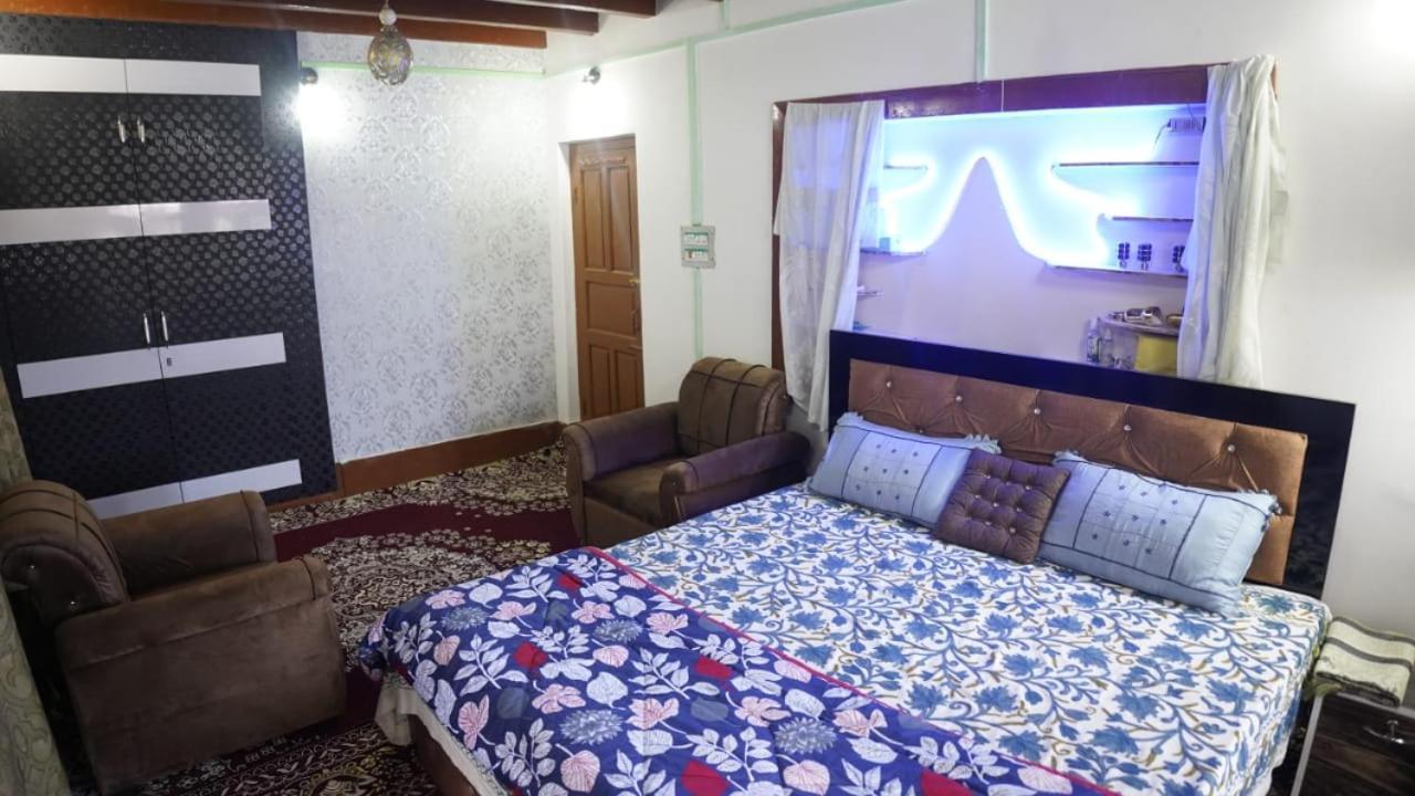 Wani Guest House กุลมาร์ค ภายนอก รูปภาพ